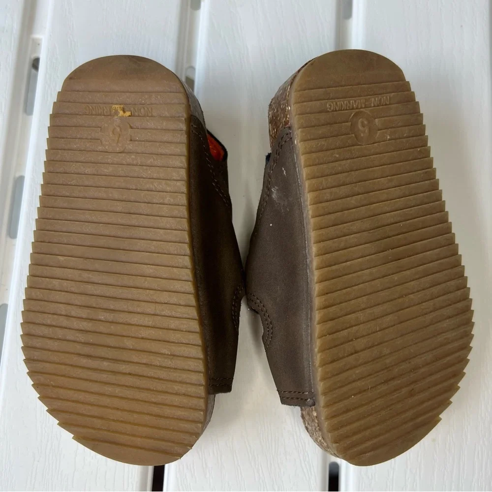 Faux-Leather Double-Buckle Sandals‎